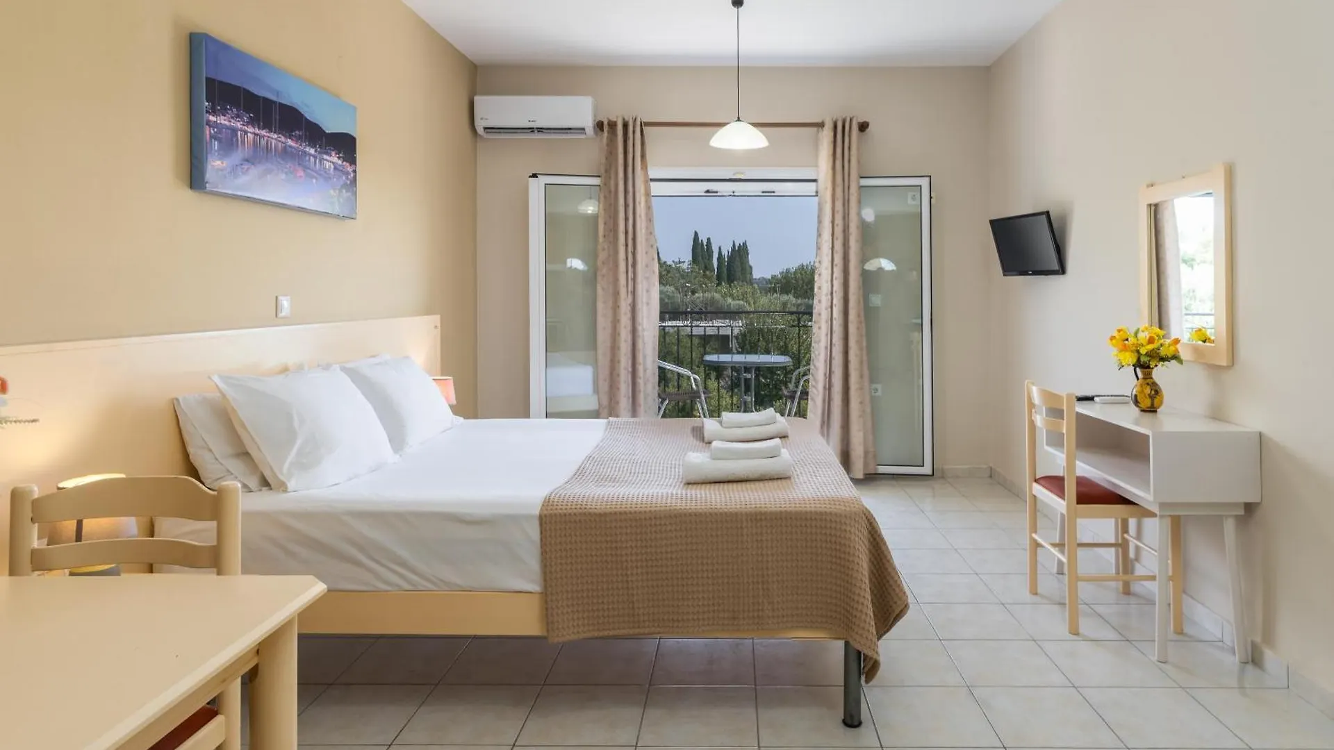 Dallas Hotel Svoronata 2*,