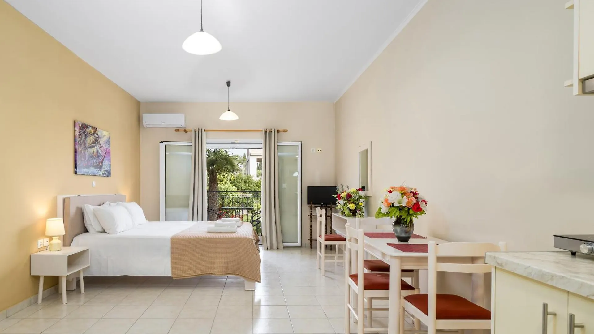 Aparthotel Dallas Hotel Svoronata
