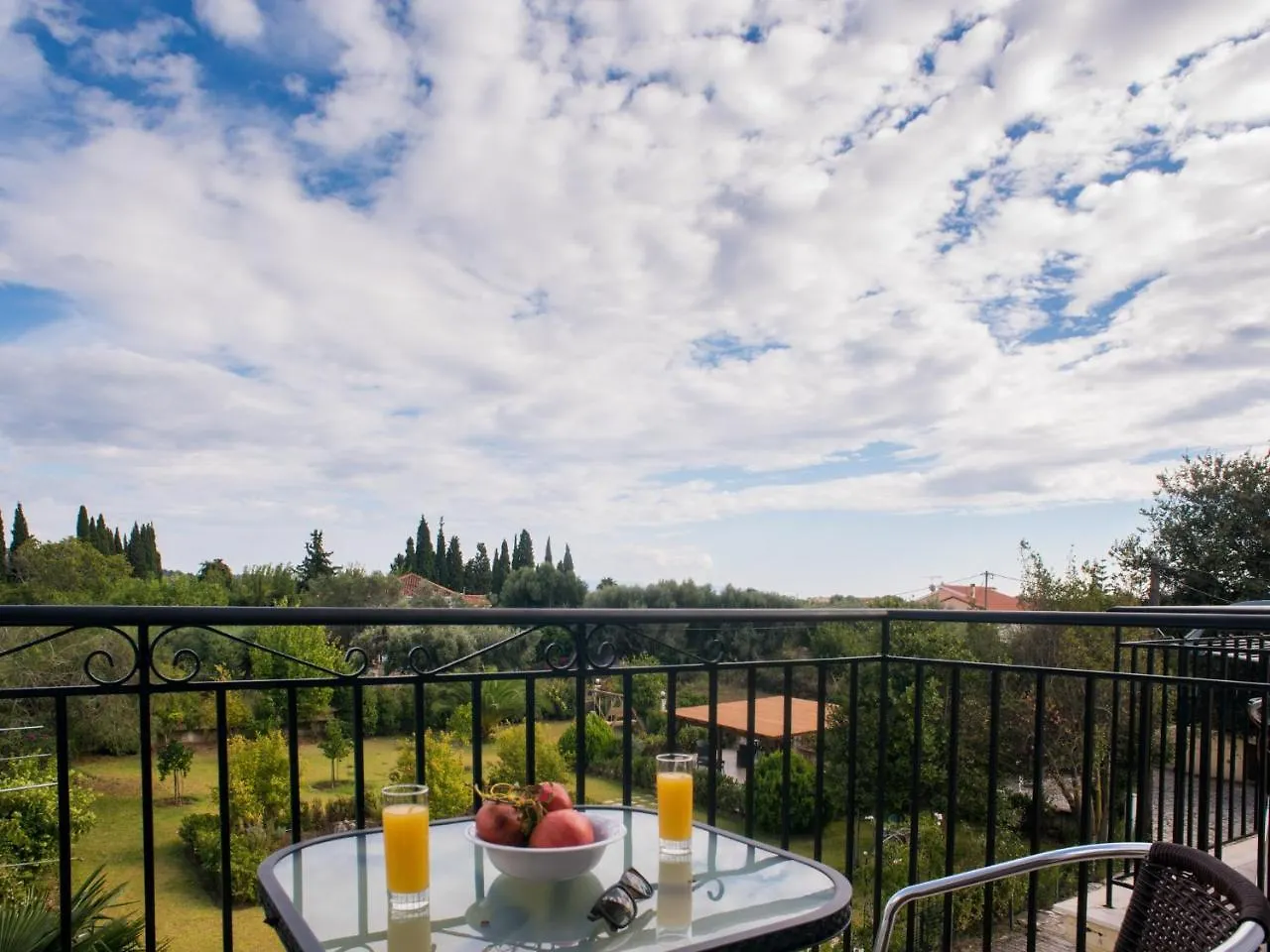 Dallas Hotel Svoronata Aparthotel