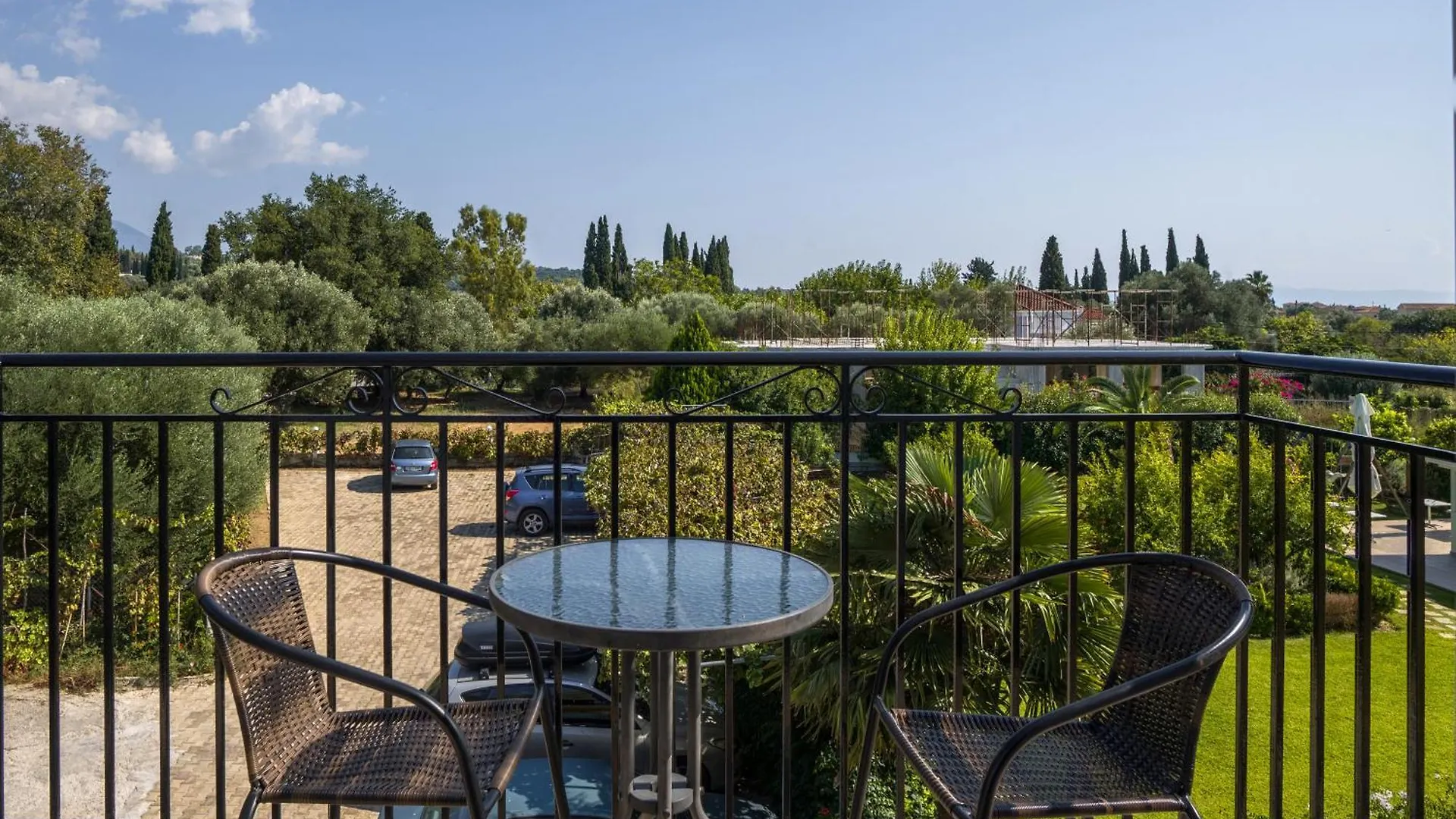 Dallas Hotel Svoronata Aparthotel