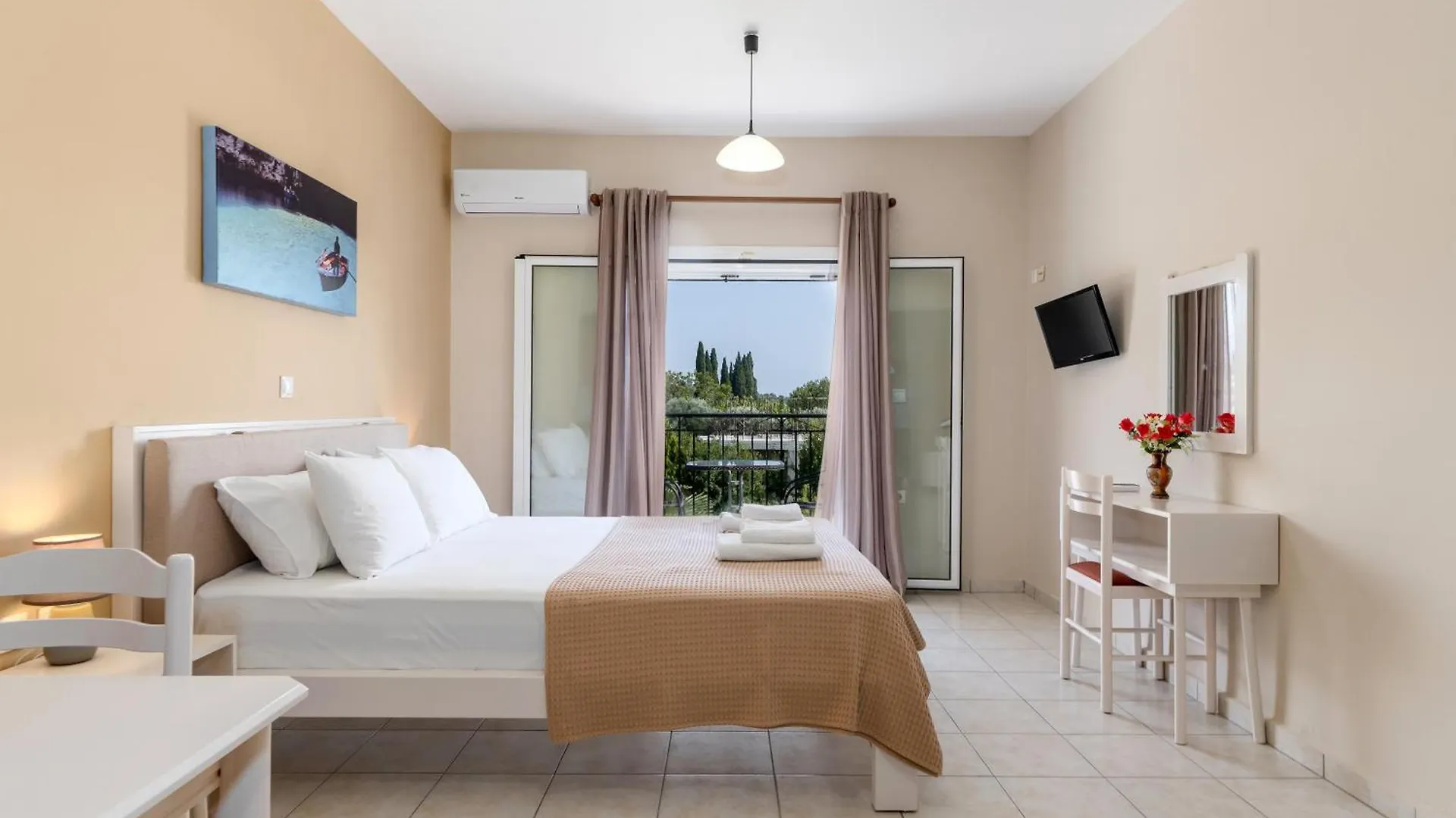 Aparthotel Dallas Hotel Svoronata