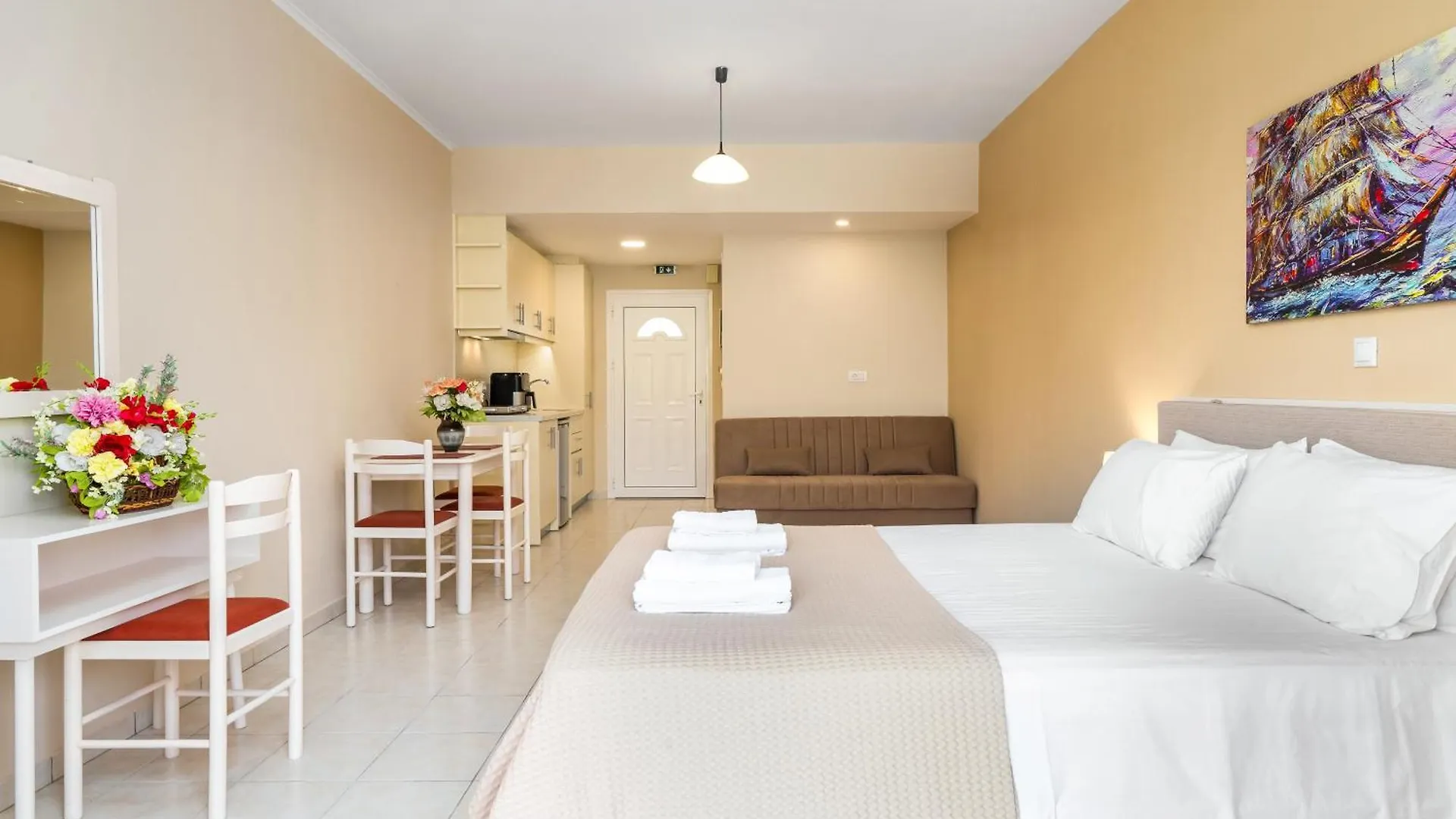 Aparthotel Dallas Hotel Svoronata
