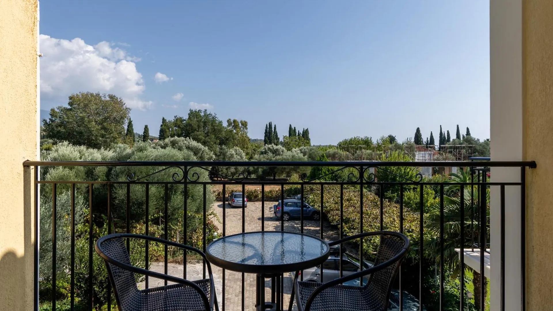 Dallas Hotel Svoronata 2*,
