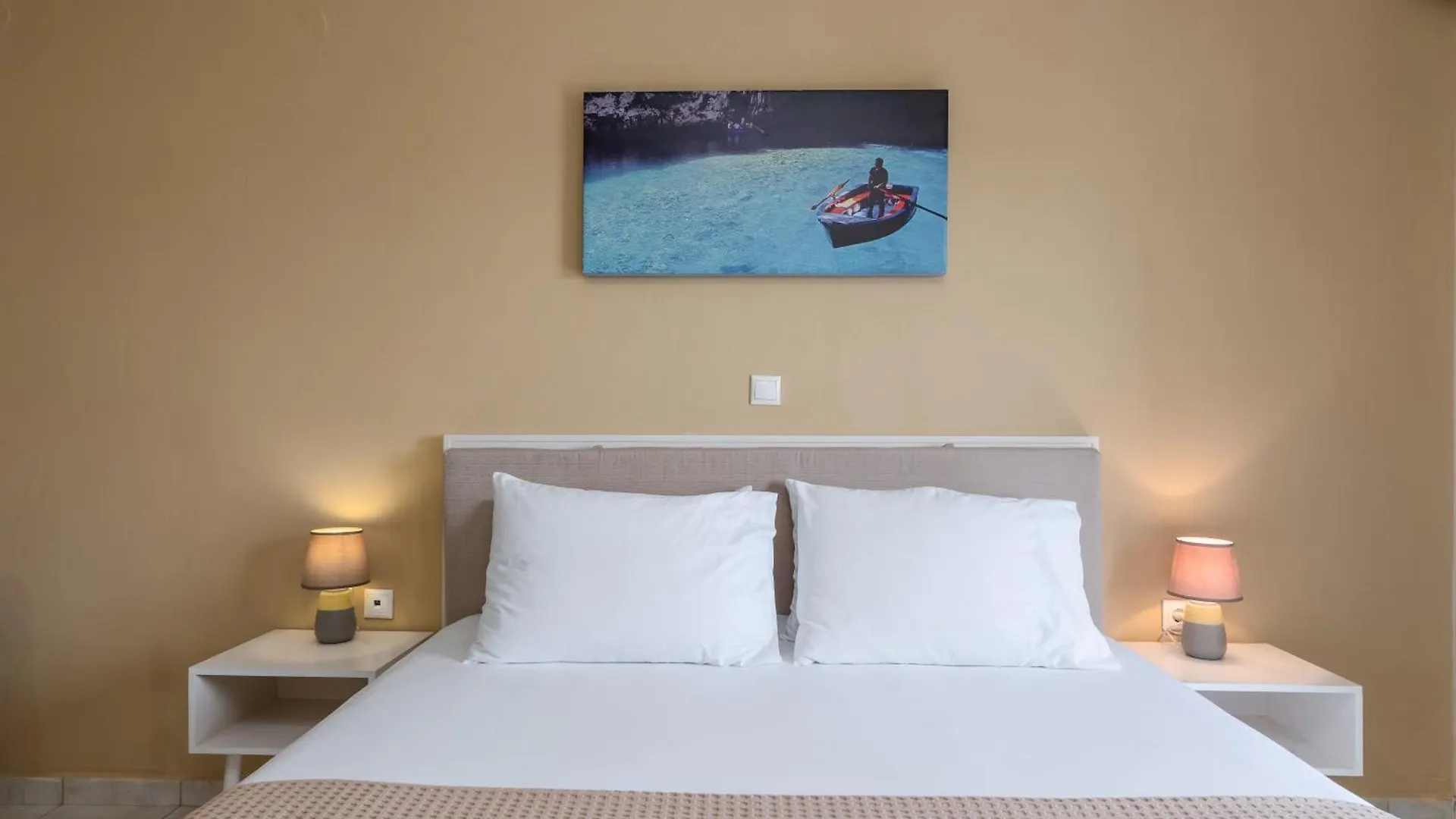 Dallas Hotel Svoronata 2*,