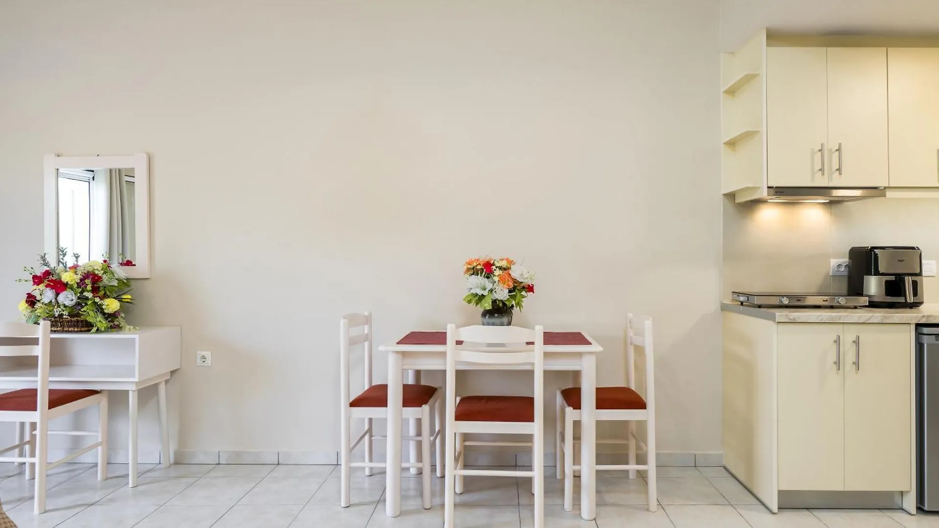 Dallas Hotel Svoronata Aparthotel