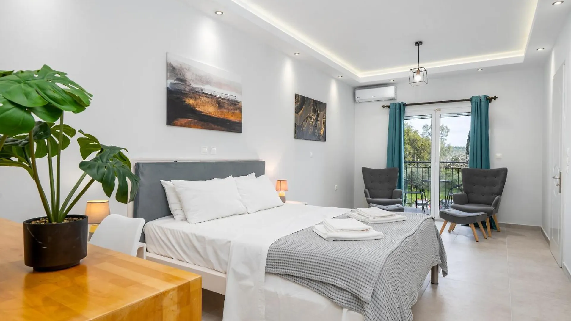 Dallas Hotel Svoronata Aparthotel